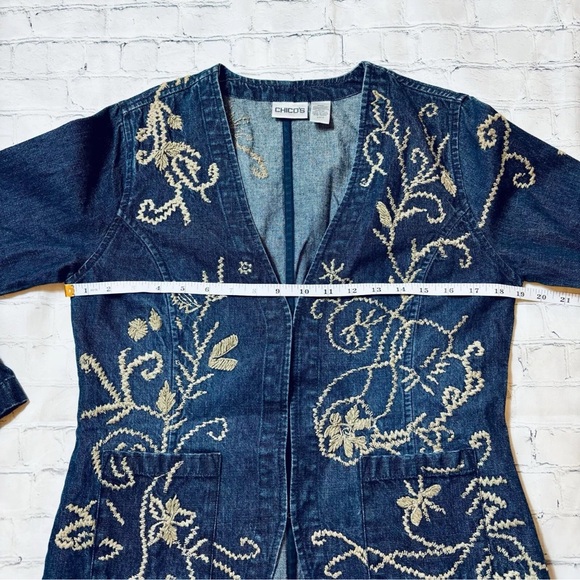 Chicos Dark Wash Denim Jacket Tan Boho Embroidery Chico’s 0 or Small - Picture 6 of 10